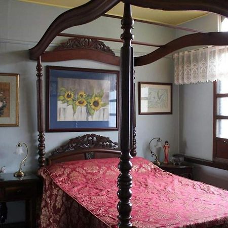 Casa Conchita Bed & Breakfast Taal Exteriör bild